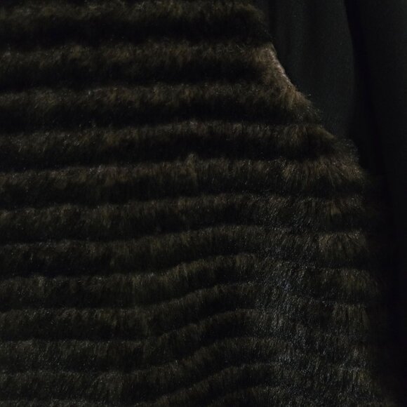 Capote NWT Shelby Faux Fur Front Panel Soft Black Sleeves Quiet Luxury Size M - Picture 4 of 7